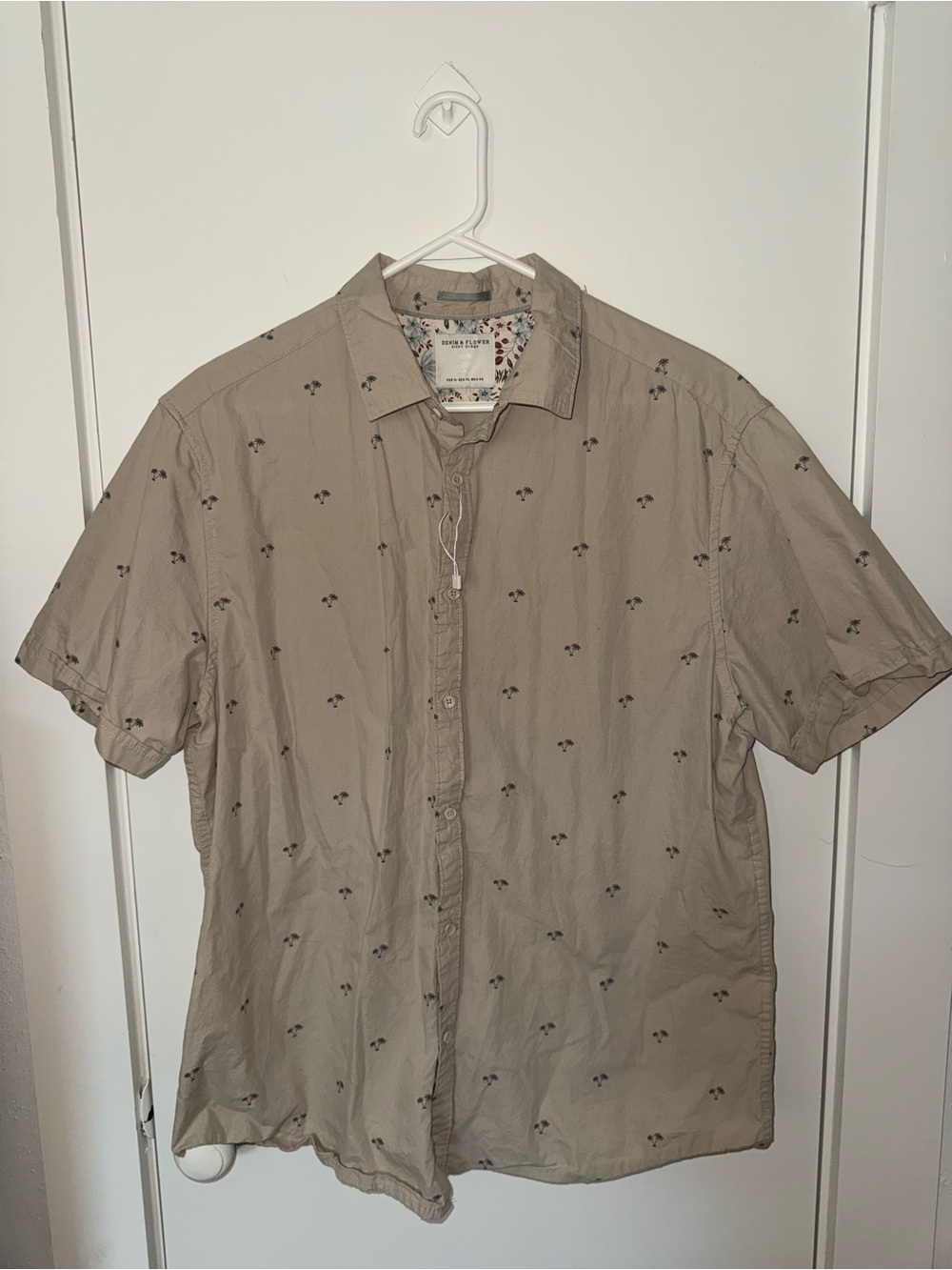 Denim & Flower Beige Short-Sleeve Button-Down Shirt with Palm Motif